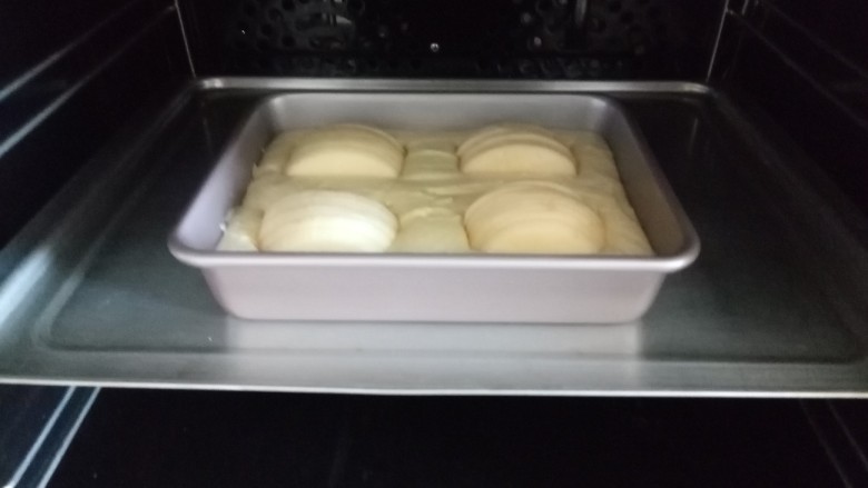 苹果蛋糕,预热烤箱170度,烤45分钟左右。