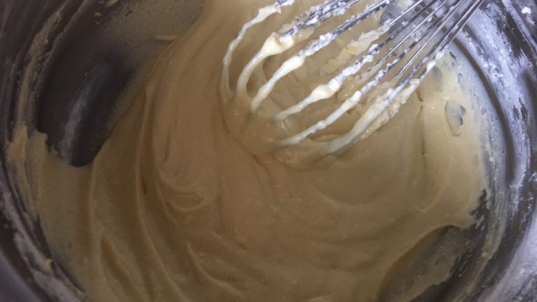 轻乳酪蛋糕(6寸),呈Z字拌至无颗粒备用