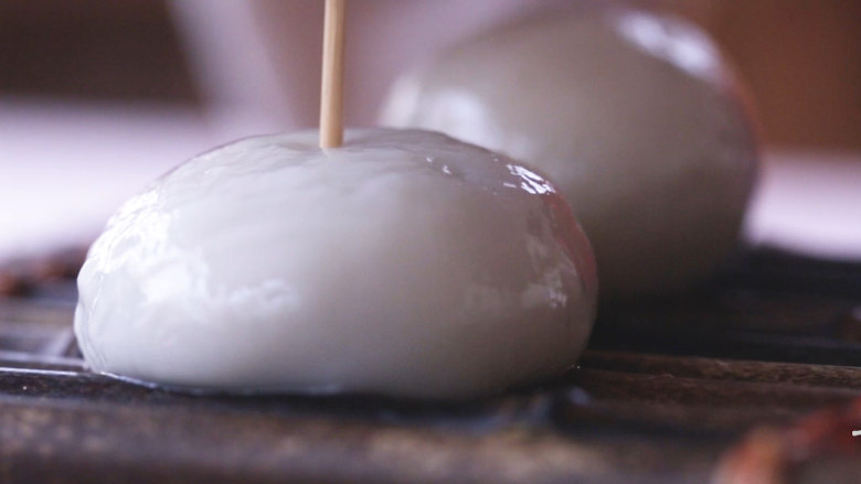 上元油锤(炸元宵),用针扎细孔