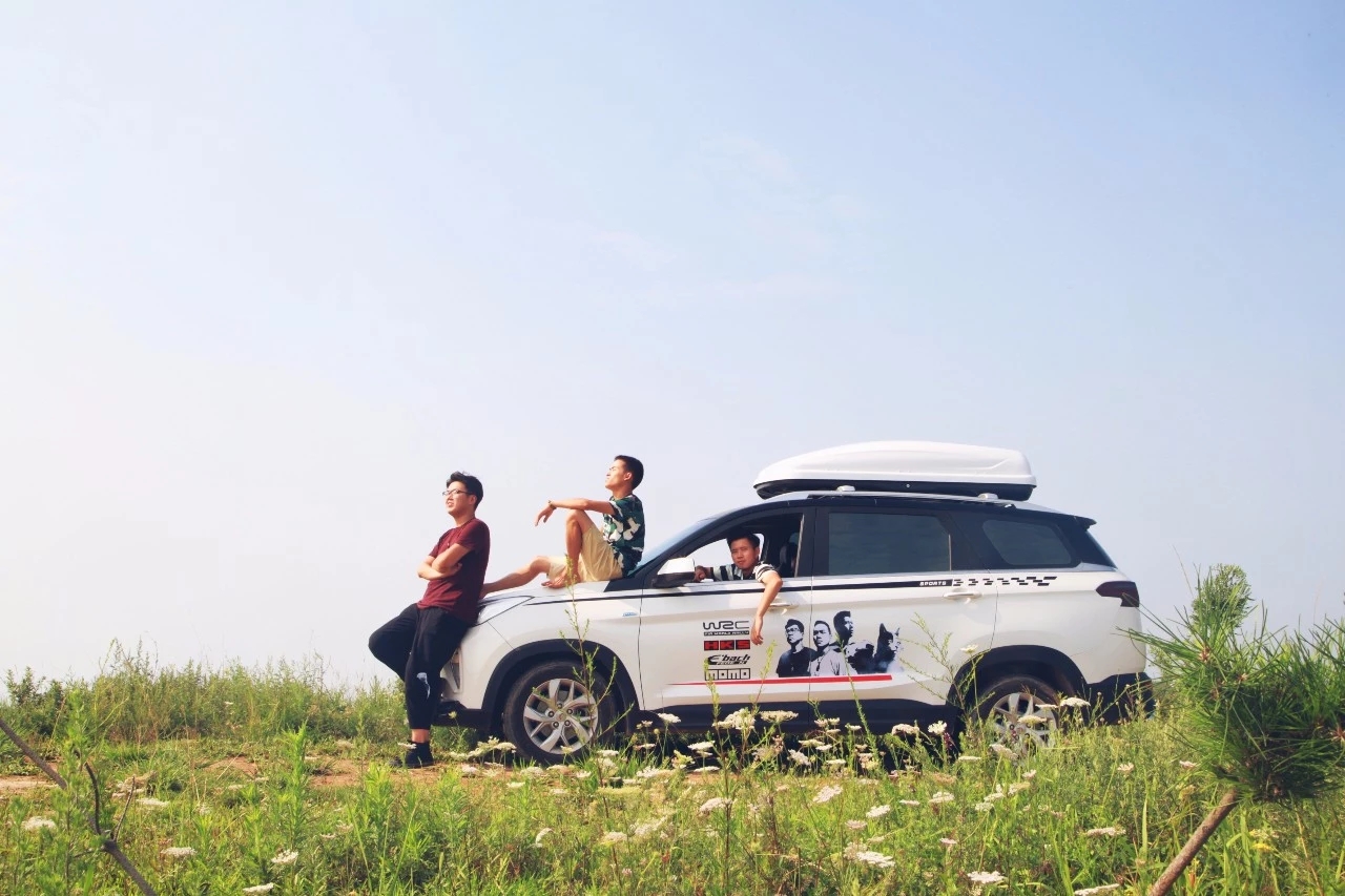 驱车入川阴雨连连，借老乡小院做旅途第一餐