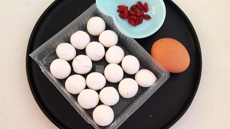 换个姿势吃汤圆 蛋抱汤圆,准备食材