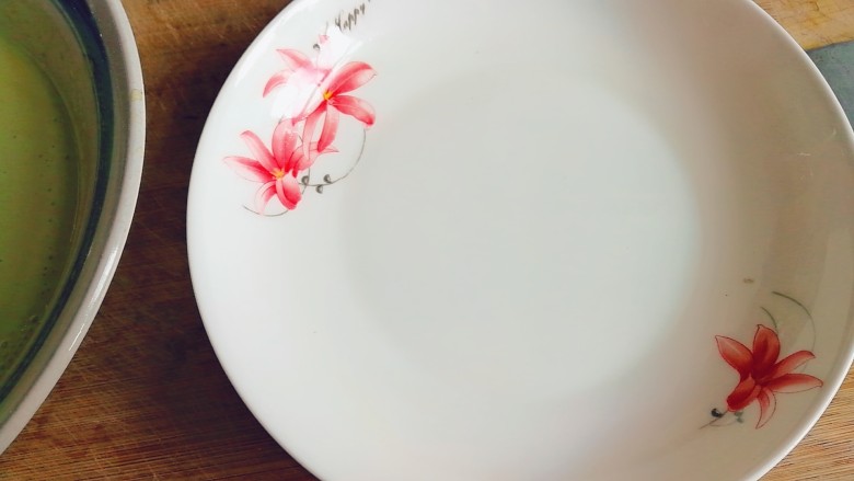 翡翠凉皮(不用洗面的凉皮),盘子里涂一层油