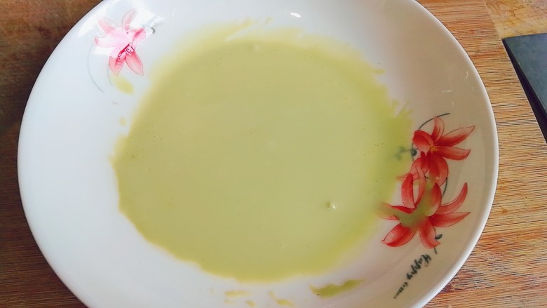 翡翠凉皮(不用洗面的凉皮),倒入面糊