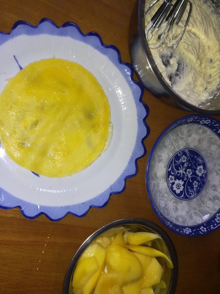 第一次制作传说中的芒果班戟,颜值很高味道也一级棒,开始包班戟