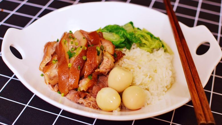#猪腿#红烧肘子,或者配上青菜什么的,淋上汤汁做个猪肘饭,也是非常美味的😋