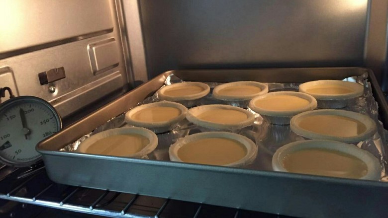 不输老爷爷家de全蛋蛋挞,好像预约200°烤25分钟,观察表面上色程度