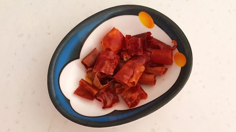 干锅千叶豆腐,,<a style='color:red;display:inline-block;' href='/shicai/ 86464'>干红辣椒</a>段用冷水清洗一下,沥干水分