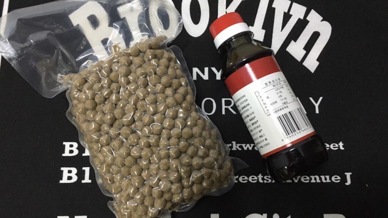 好看又好喝的网红脏脏茶,一定要试试的饮品!,准备材料:<a style='color:red;display:inline-block;' href='/shicai/ 9870'>珍珠粉圆</a>、黑糖糖浆(网购的)