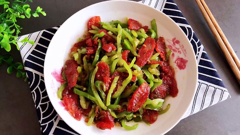 尖椒炒腊肠,成品