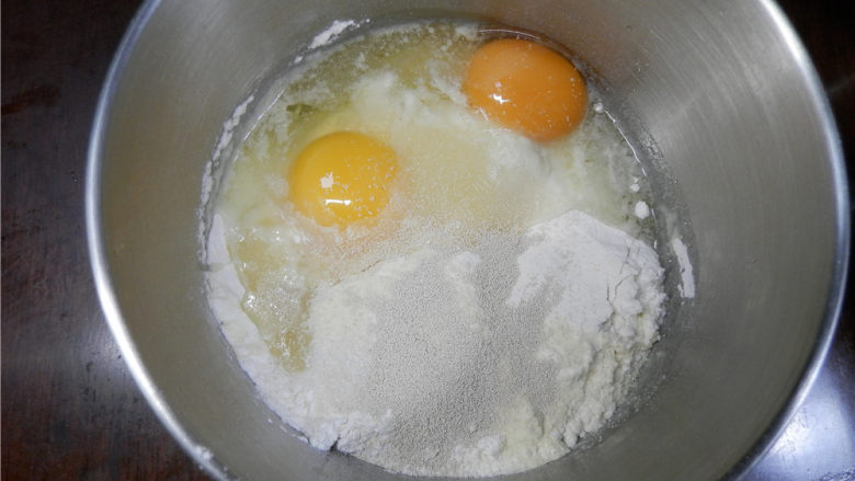 华夫饼(发酵版),将所有的食材混合。