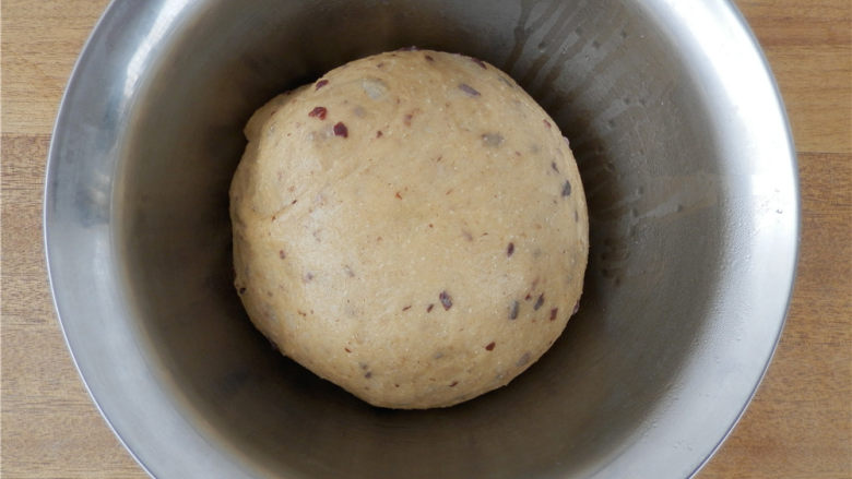 华夫饼(发酵版),面团发酵变大。