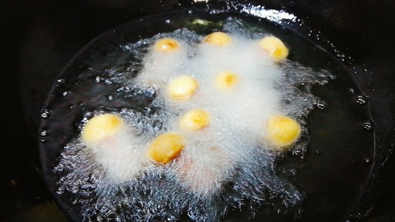 丑章鱼(炸火腿肠),小火慢炸