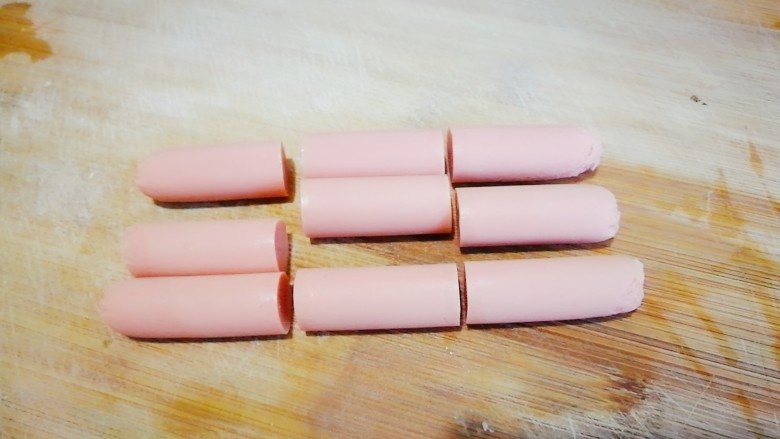 丑章鱼(炸火腿肠),火腿肠切成3段