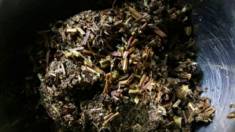 #女人花# 益母草膏,干益母草洗净。