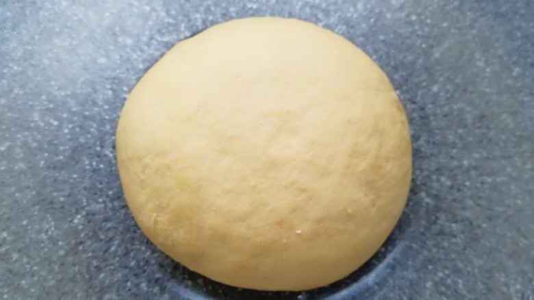 玉米粉窝窝头,面团明显变大。