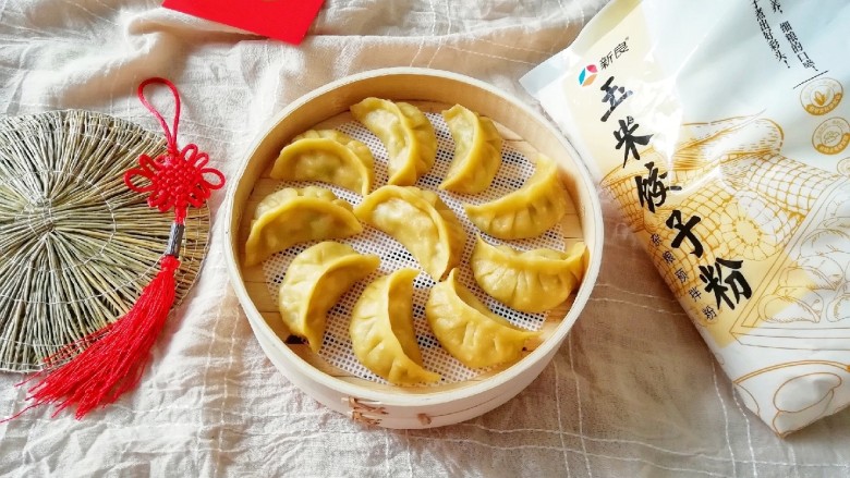 月牙蒸饺,装在笼屉里美美哒!