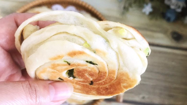 发面葱油饼,看起来还不错吧!