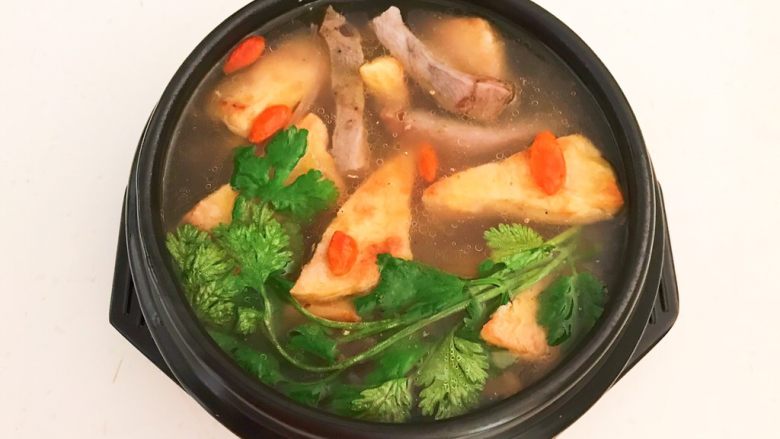 牛柳炖豆泡,加入香菜即可,牛柳炖豆泡做好了