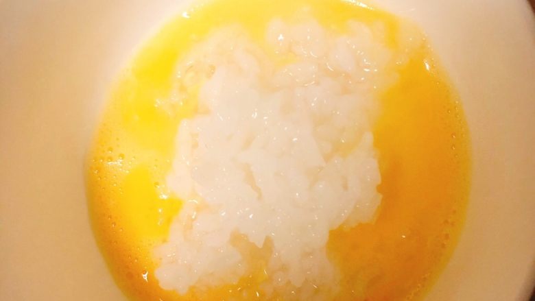 鲜虾莲藕蒸糕,另一份蛋液中放入蒸熟的米饭(30g)!