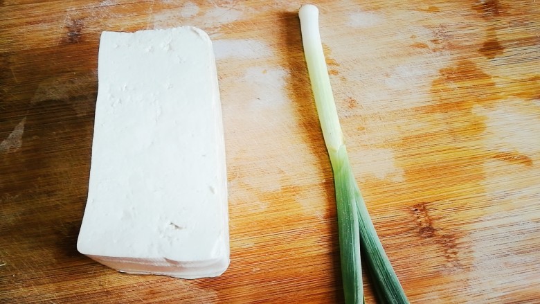 脆皮豆腐(煎豆腐),备好食材
