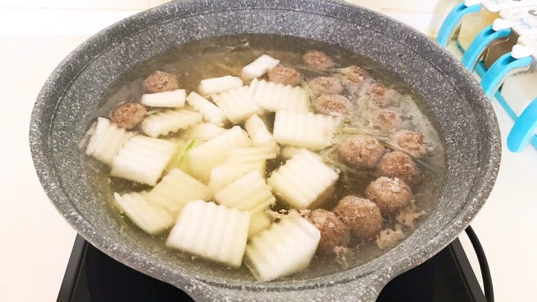 清炖冬瓜牛肉丸,加入冬瓜块