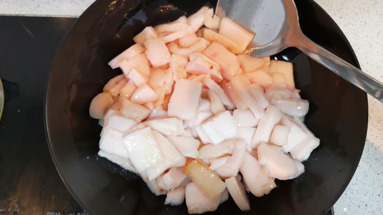 炼猪油(靠油),小火,轻翻