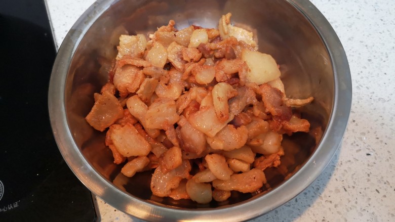 炼猪油(靠油),捞出——油滋拉——