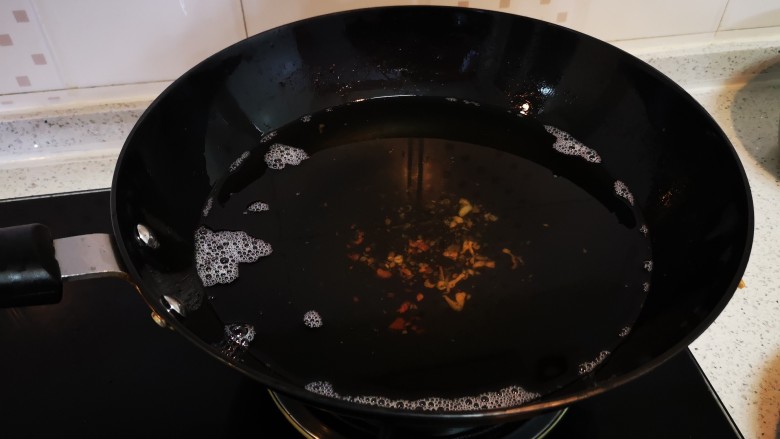 炼猪油(靠油),沉淀一下肉渣