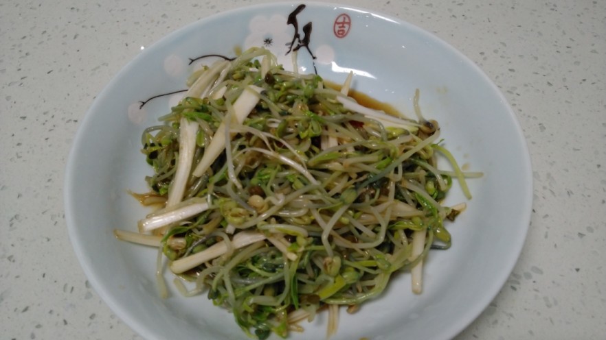 凉拌绿豆芽