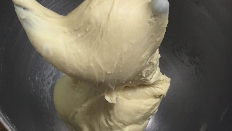 奶酪蓝莓面包,继续揉面20分钟,检查硬湿度。