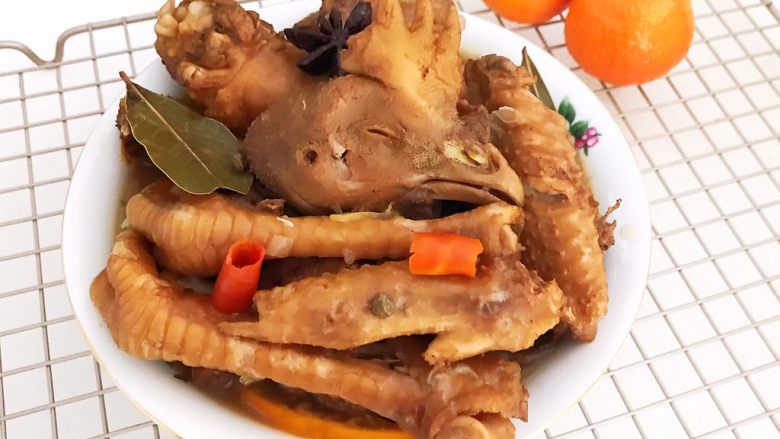 红烧溜达鸡,红烧溜达鸡皮香肉美,鸡肉紧实,有嚼劲儿,味道美极了~