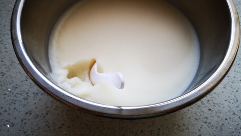 油菜香菇,加吃快餐用的一小勺<a style='color:red;display:inline-block;' href='/shicai/ 406'>猪油</a>