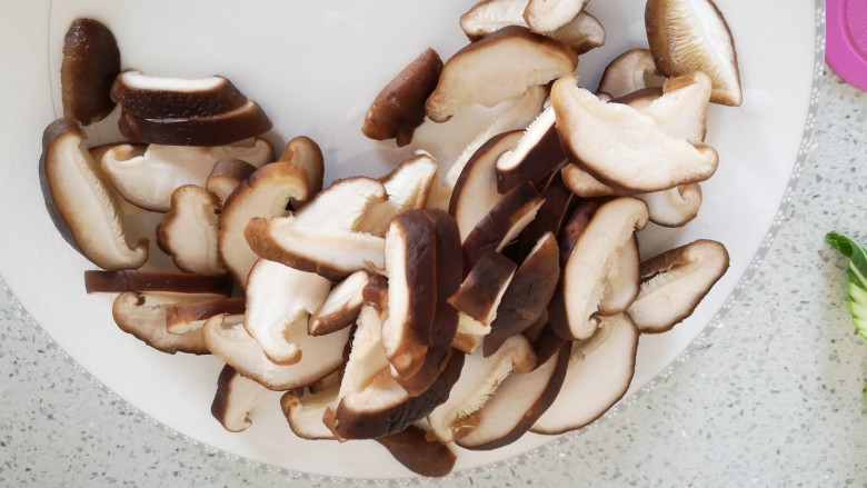 油菜香菇,<a style='color:red;display:inline-block;' href='/shicai/ 230'>香菇</a>切片