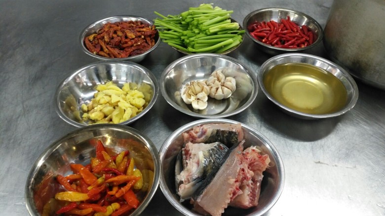 鱼头汤料做法,准备好以上材料