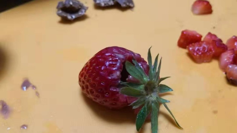 巧克力草莓🍓,盖上＂盖子＂，完成。