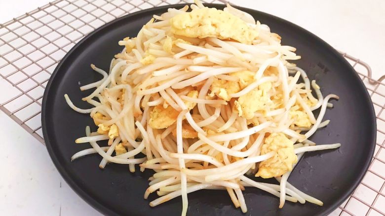 减脂快手菜 银芽炒蛋,银芽炒蛋清脆爽口,减脂素菜,营养丰富~