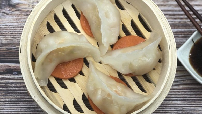 水晶虾饺,水开上锅大火蒸10分钟左右,再闷两分钟就可以了。