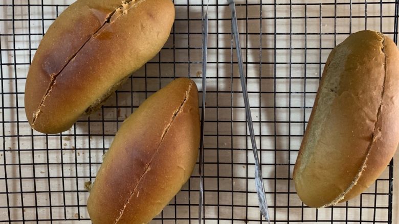 草莓bread,中间切