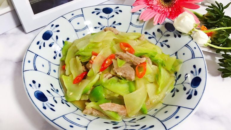 小米椒菜头炒肉片,成品图