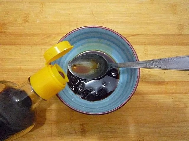 照烧龙利鱼,加入一份蜂蜜调匀成照烧汁。