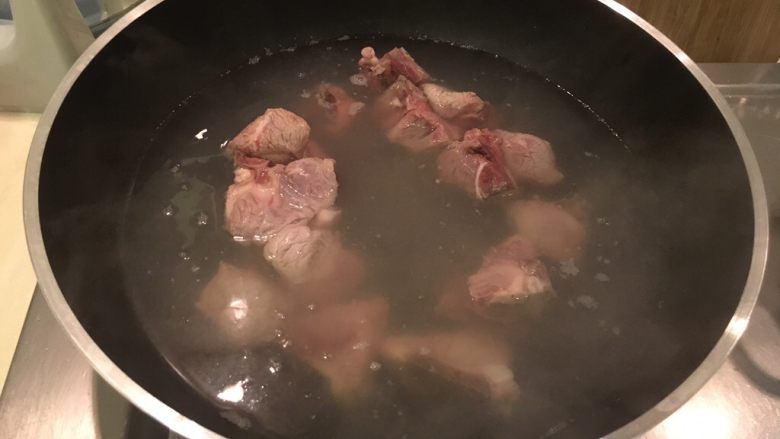 糖醋排骨,冷水煮起