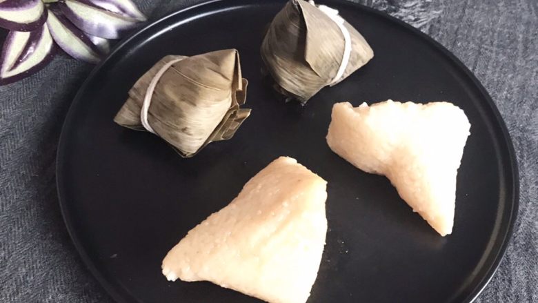 家常原味粽子,原味粽子白白糯糯,口感筋道,吃的时候可以加点白糖,香甜软糯,味道美极了~