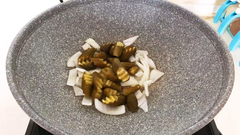 10分钟快手菜 肉粒多风味香肠炒俄式乳瓜,加入乳瓜