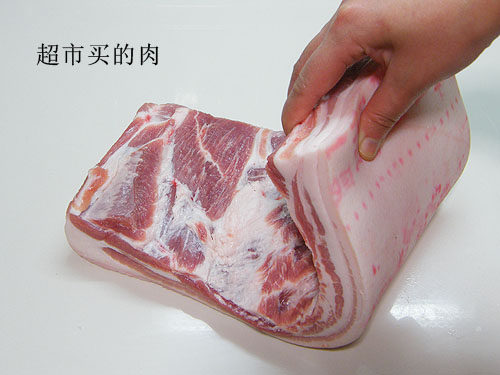 如何炖出不腻的东坡肉--酒店做法及家庭做法,图1和图2<a style='color:red;display:inline-block;' href='/shicai/ 414'>猪肉</a>对比