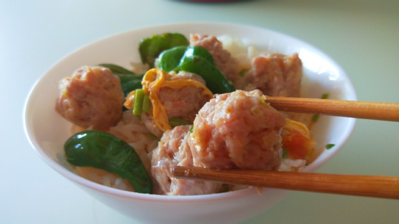 名厨私房菜 番茄猪肉丸子,上桌开饭了