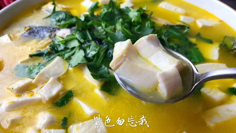 黄骨鱼豆腐汤,好喝的鱼汤炖好了,鱼肉鲜嫩,鱼汤鲜美,完美极了。