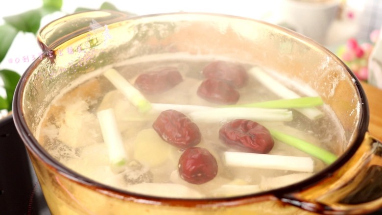 鸡肉松(面包机版),放入葱姜红枣