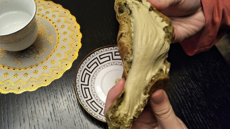 爆浆抹茶冰心面包,奶油超级多哒,吃起来超级开心!