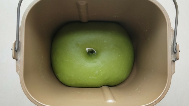 四叶草豆沙面包,发酵至2倍大,手指粘面粉戳洞不回缩不塌陷