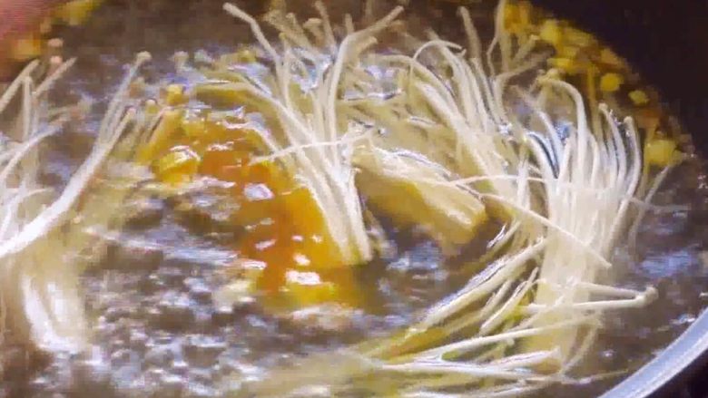 酸汤肥牛(简单版),加入食材